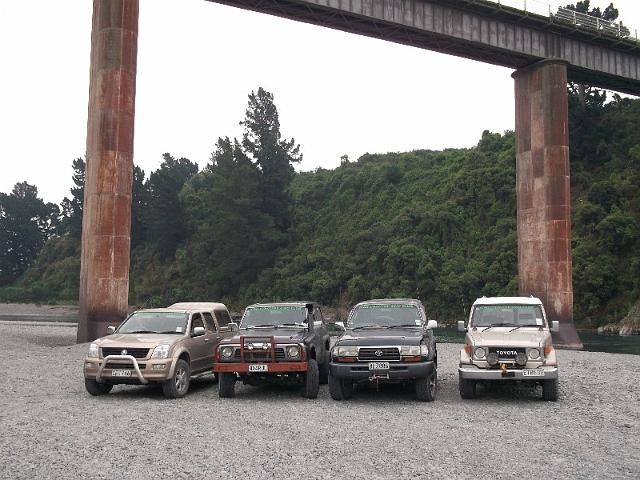 444 waimakariri bridge group photo